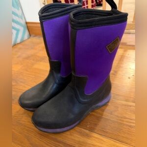 Women’s Size 9 Purple and Black Waterproof Rain Boots Muck Boots